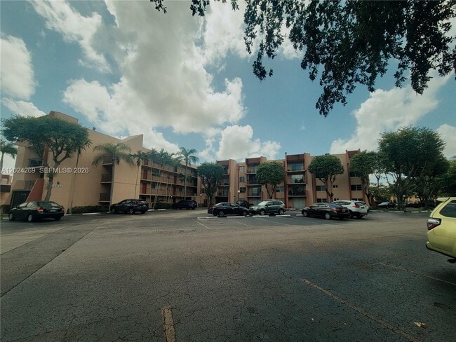 Building Photo - 13701 Kendale Lakes Cir Unit B-112