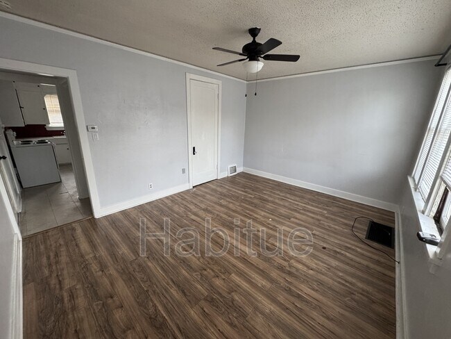 Photo - 1216 W State St