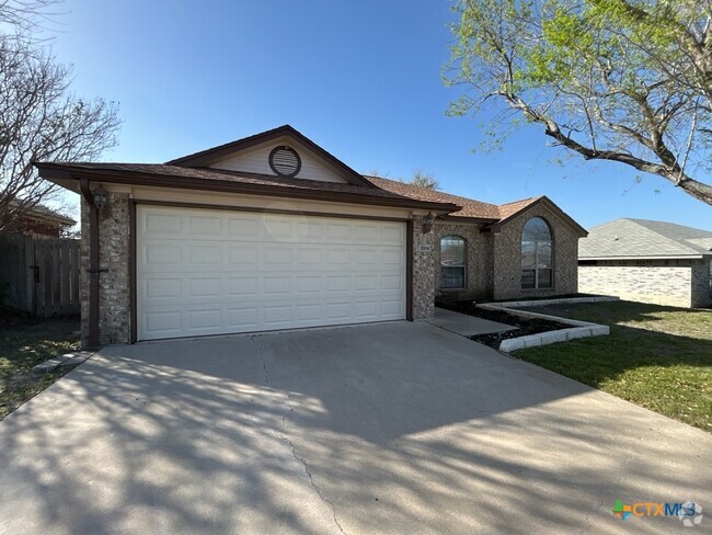 Building Photo - 3906 Lone Oak Dr Rental