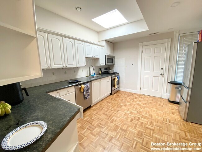 108 Buttonwood St Unit 3