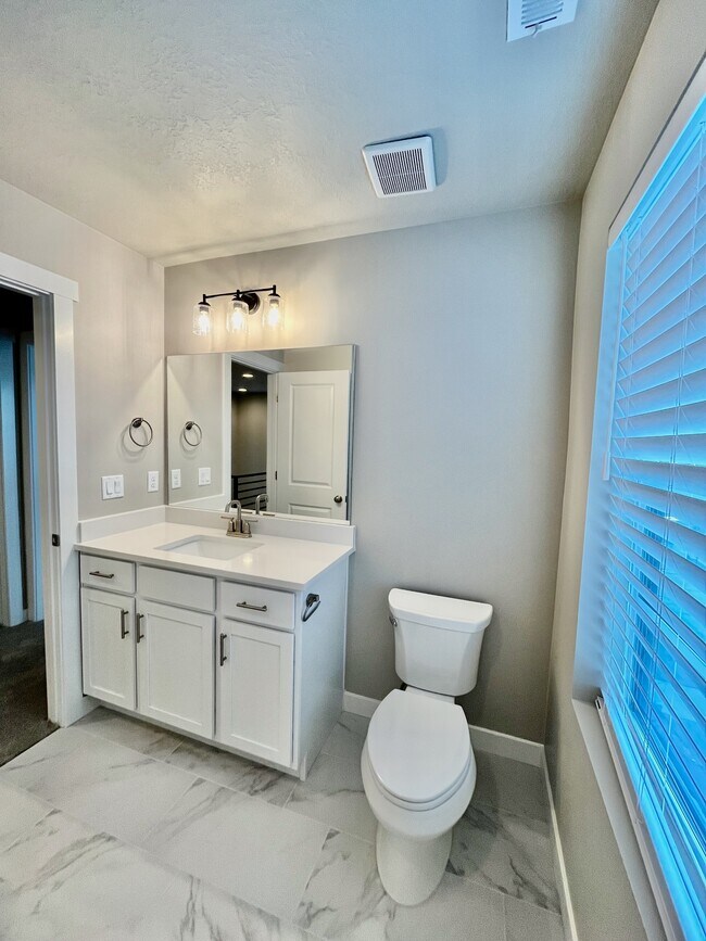 Photo - 5072 Elmfield Wy