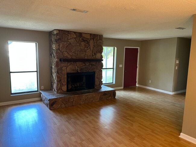 Photo - 203 Courtney Pl