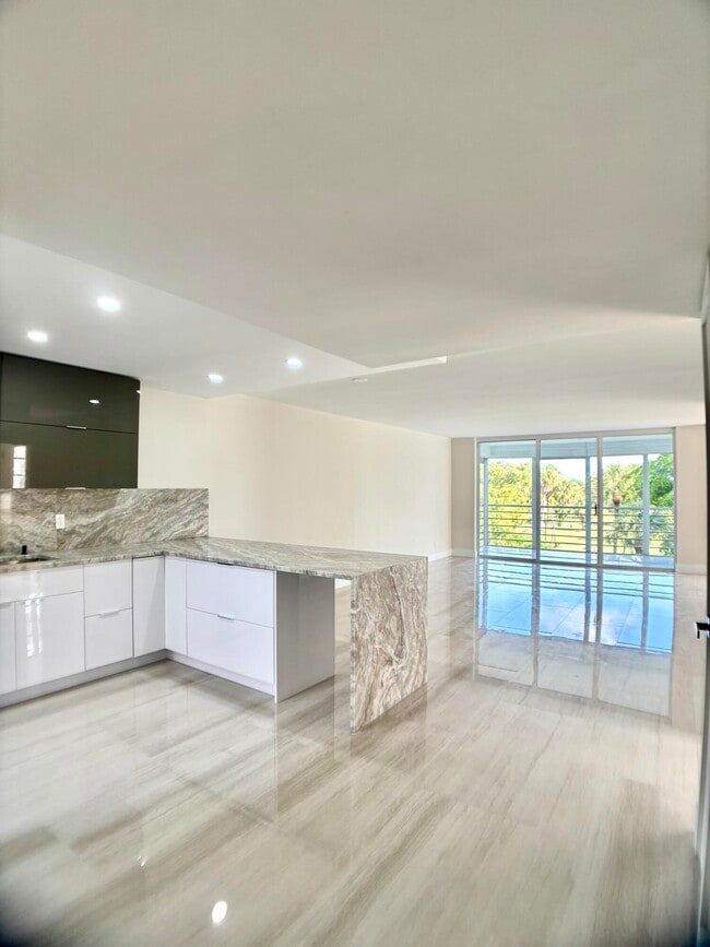 Photo - 3960 Oaks Clubhouse Dr Unit 401