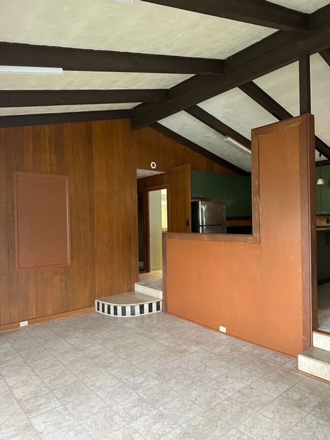 Photo - 655A Hinano St