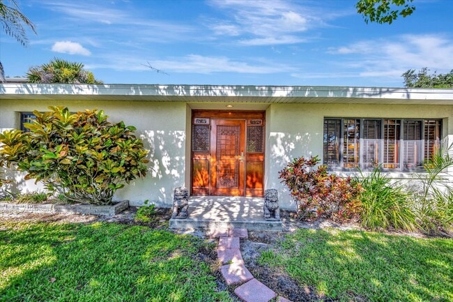 Beautiful West of the Trail 3 Bed 2 Bath - Image 