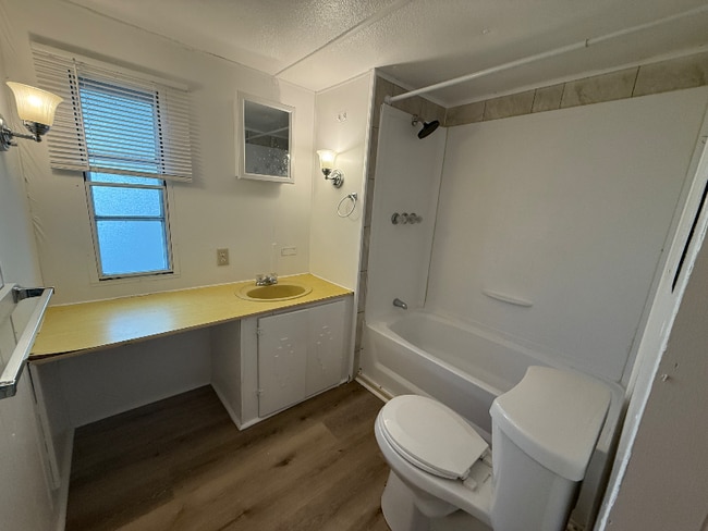 Photo - 2006 10th Ave N