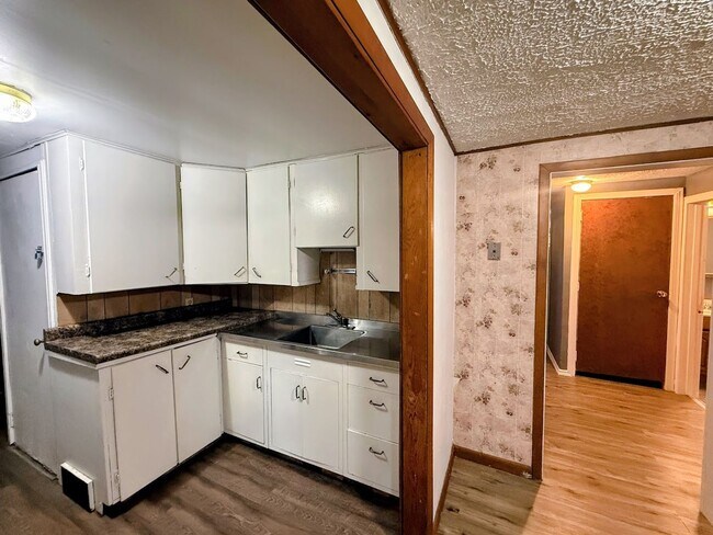 221 W Way St Unit 1