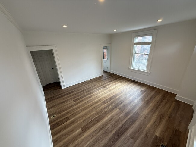 Photo - 678 Mohawk St