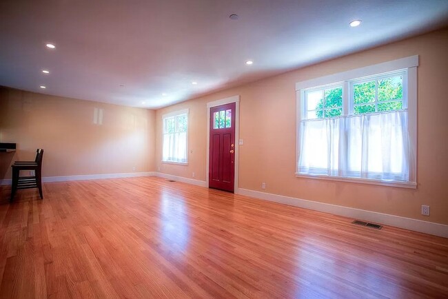 Photo - Beautiful 2 Bed 2 Bath Duplex with A/C