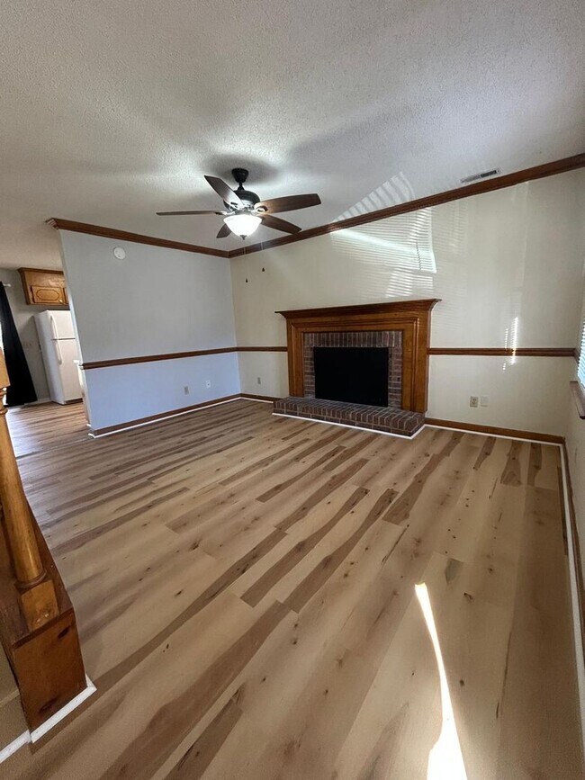 Photo - 10 Crescent Ln