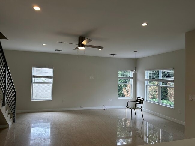 Photo - 420 SE 16th St