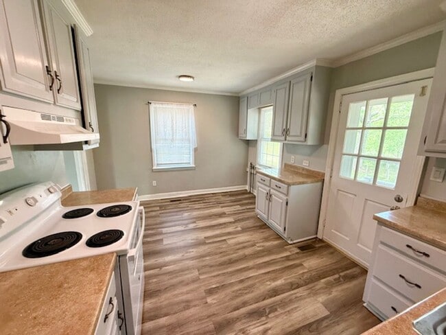 Photo - 2 Bedroom Home in Burlington with Hard Surface Flooring & Covered Porch