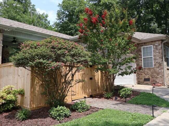 Photo - 829 Ridgetop Dr