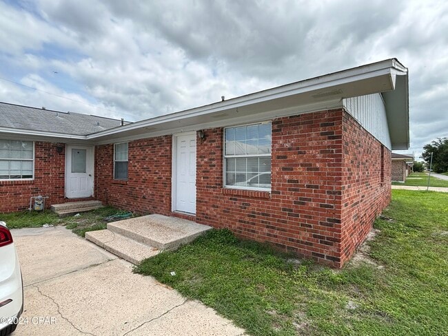 Building Photo - 3923 W 22nd St