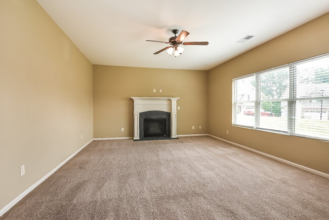 Photo - 3523 Walking Stick Way NE