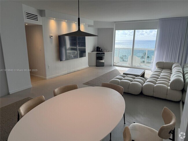 Building Photo - 10275 Collins Ave Unit 920 Rental