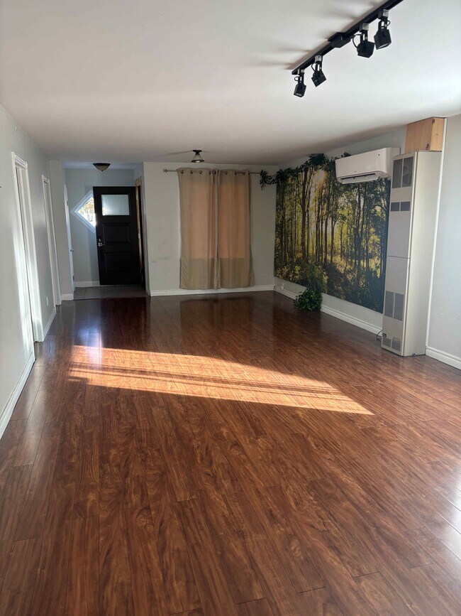 Photo - 1107 Colborne Rd