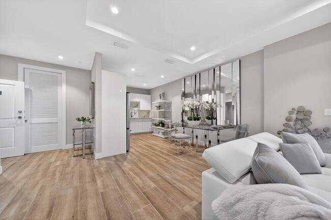 Photo - 41 SW Seminole St Unit 304