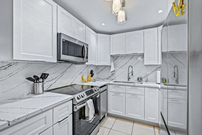 3800 Saxon Dr
