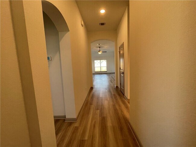 Photo - 917 Hollyhock Dr