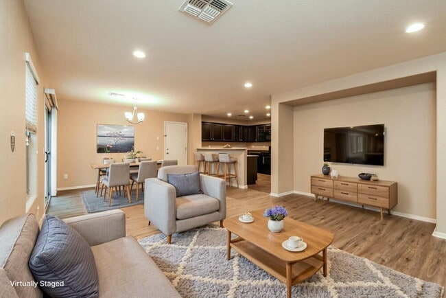 Photo - 923 S Pheasant Dr