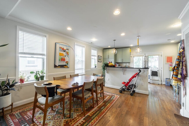 Photo - 904 Webster St NW