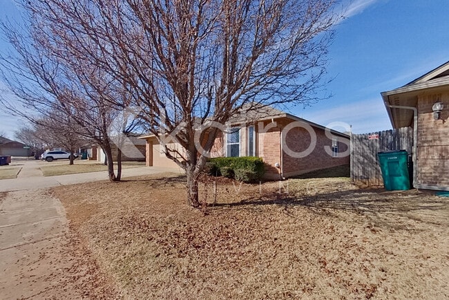 Photo - 11637 SW 10th St