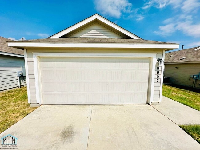 Building Photo - Come Home and Relax in Style in this 3Bedr...
