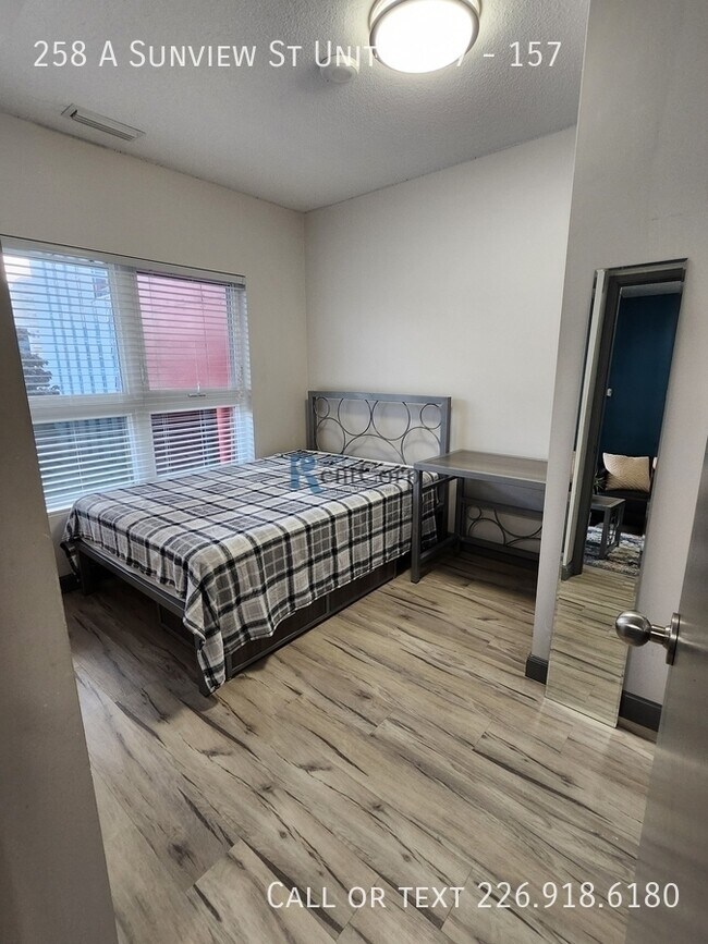 Photo - 258A Sunview St