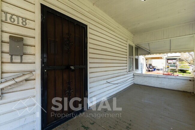 Photo - 1618 51st St W