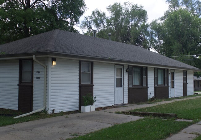 Building Photo - 3242-3244 Y St Rental