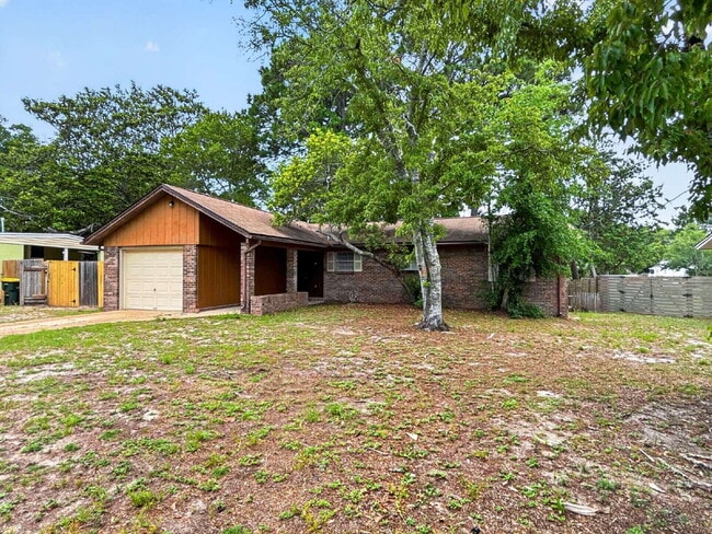 Building Photo - "Charming 3-Bed home with 2 Full Baths in the Ferry Park area of Fort Walton Beach!"