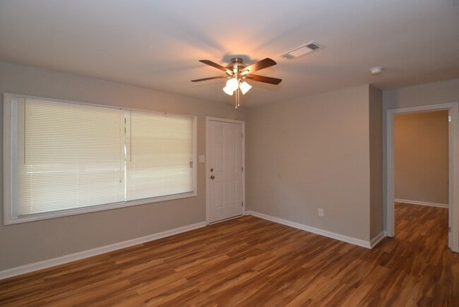 Photo - Nicely Updated 3 Bedroom House with Fully Fenced Yard