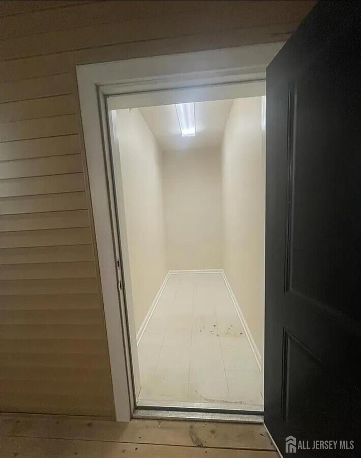 Photo - 626 Strassle Wy