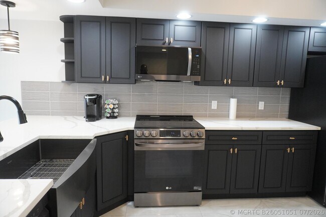 2811 Village Blvd Unidad 201