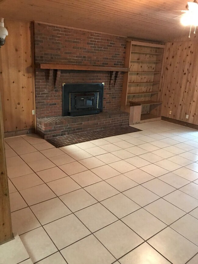 Photo - 4x2 large home for rent!