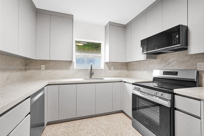 Photo - 341 NW 43rd St