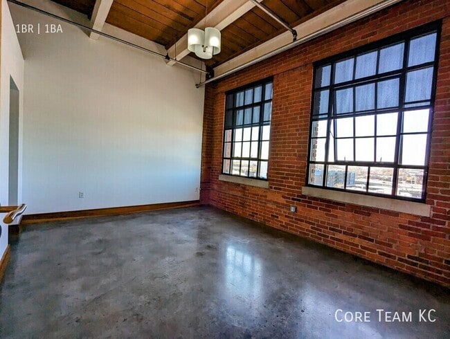 Photo - 382 W 22nd St Unit 609