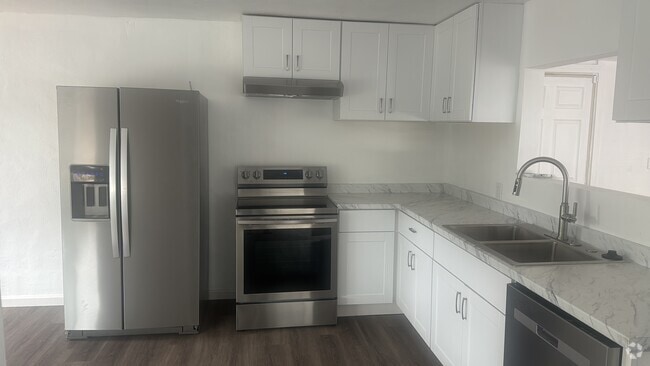 Building Photo - 1845 Olive St Rental