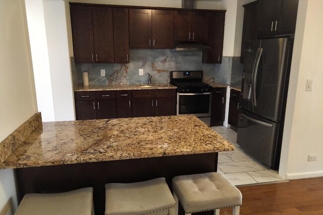 Kitchen - 6108 W Addison St Unit 2