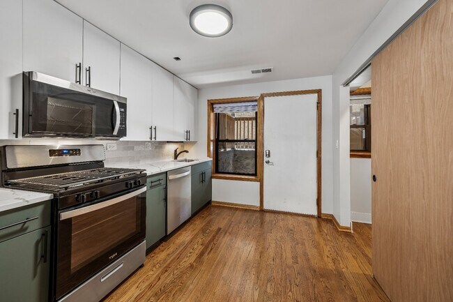 Building Photo - Garden Unit 3225-G