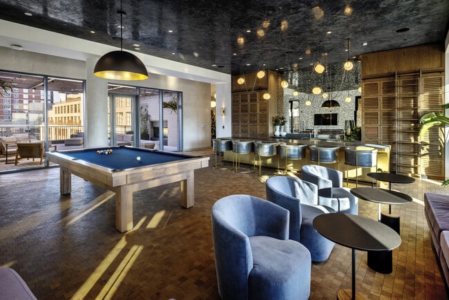 Photo - 180 Front St