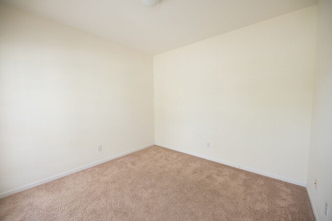 Photo - Spacious beautiful 4 bedroom 2.5 bath home  In Greensboro with an office/upstairs loft/ sunroom/ ...