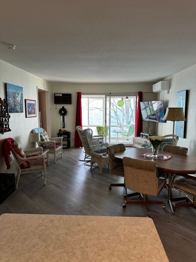 Photo - AVAILABLE October 1 2025 to May 15 2026 only!