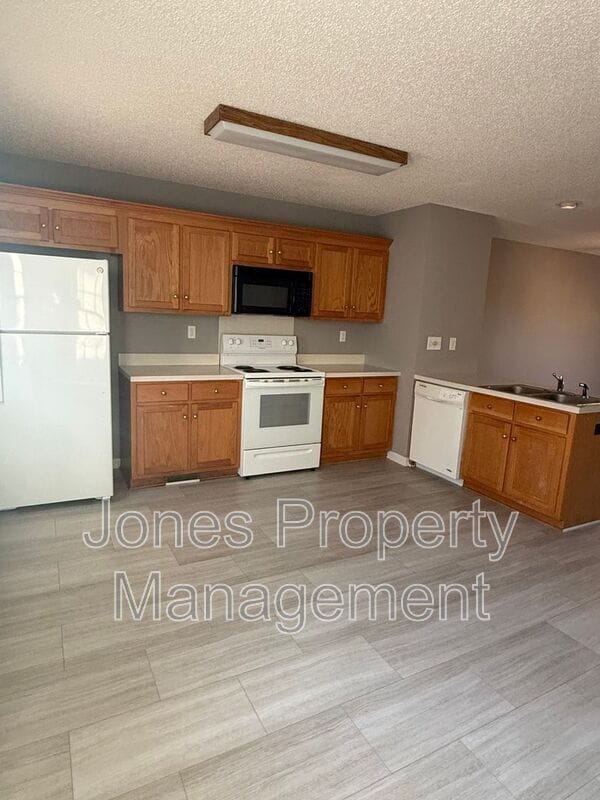 Photo - 805 Grove St