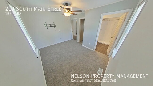 Photo - 219 S Main St Unidad 1