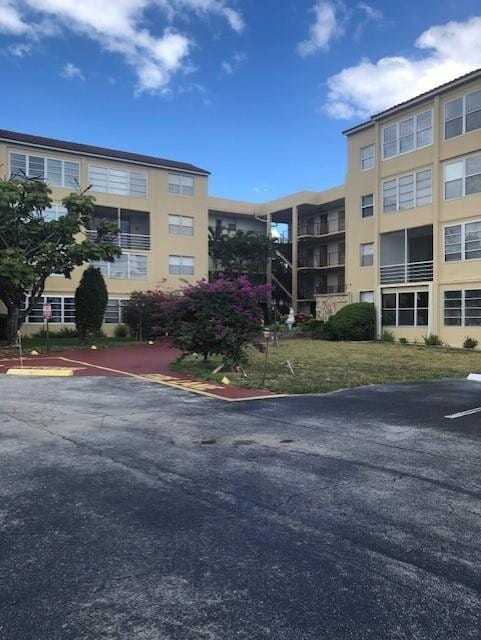 Building Photo - 2801 Somerset Dr Unit 209