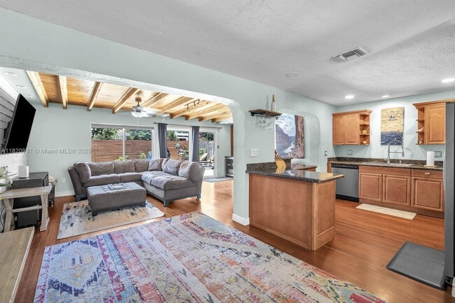 Photo - 223 NE 17th Ave