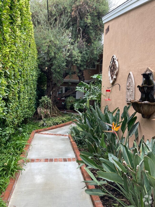 Courtyard - 10662 Wilkins Ave Unit 10662 Rental