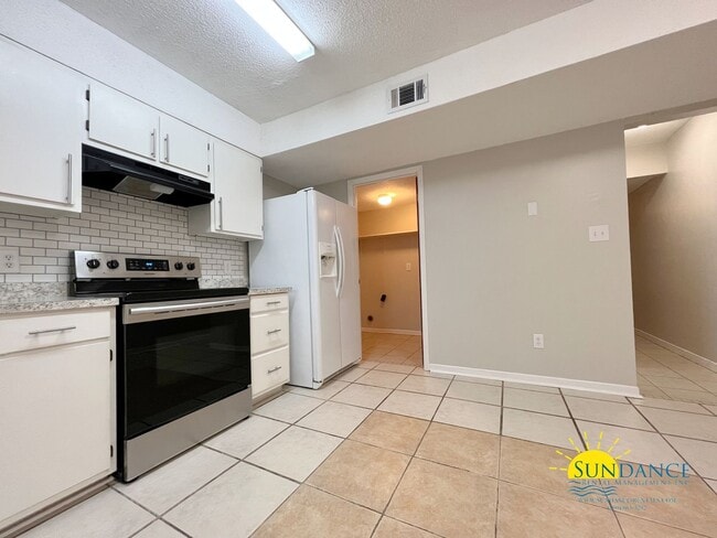 Photo - Quaint 2 Bedroom Townhouse in Fort Walton Beach!